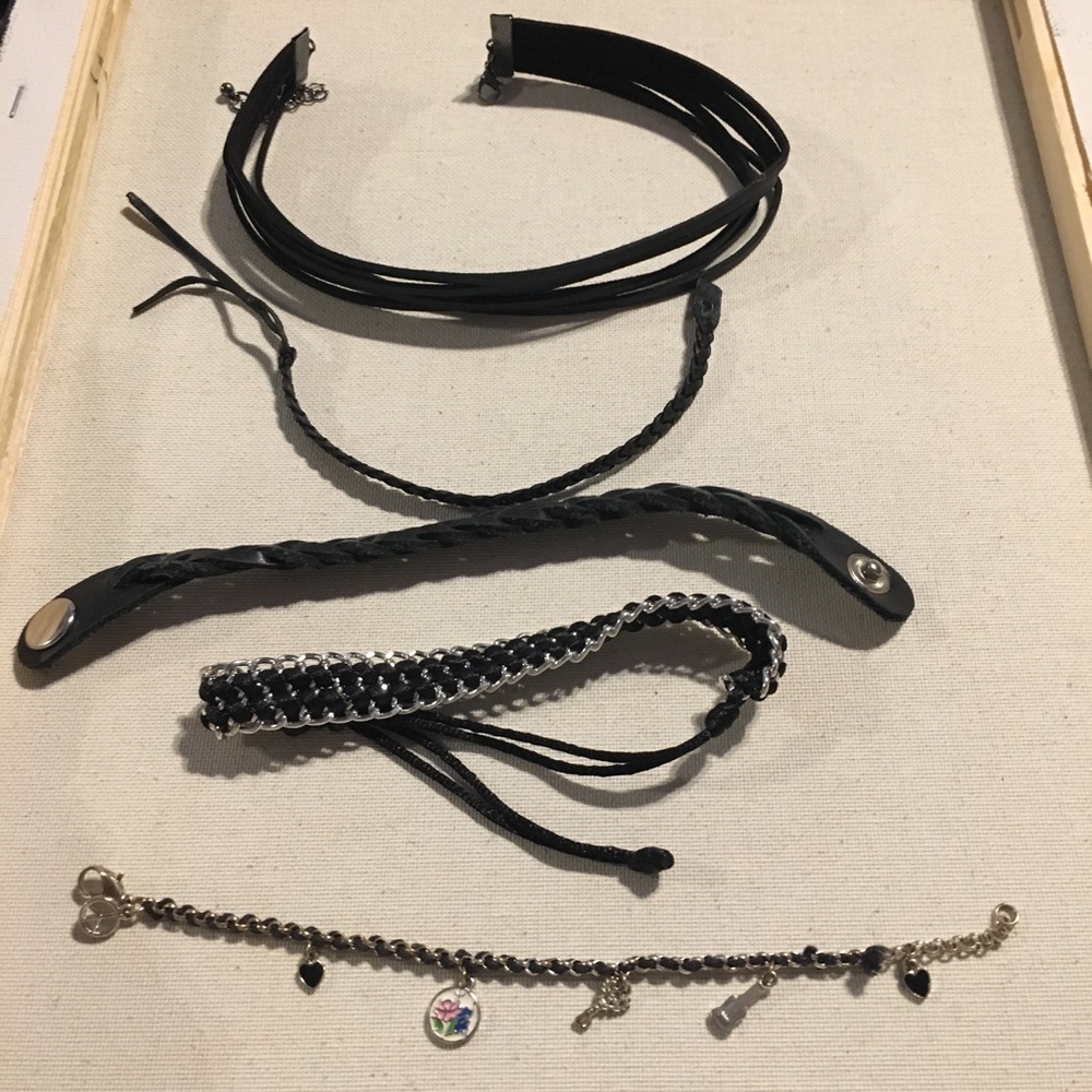 Lot of 4 bracelets and a choker